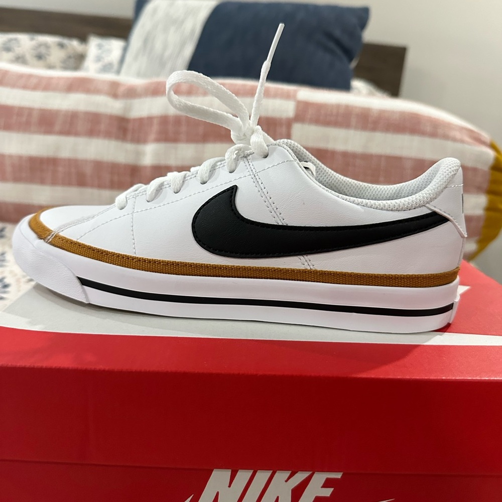 Nike White and Gold Sneakers